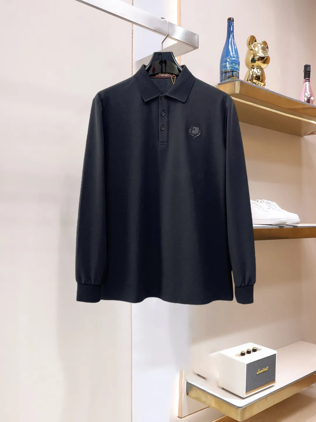 LP New Arrival long-sleeved Polo shirt, original fabric, official Same Style, made of pure cotton pique fabric, custom-made in the same vat, feels very comfortable and smooth, very wide and stylish, produced by factory for first-line brands, imported Behringer embroidery machine, embroidery is full and textured, collar and collar ribs are woven with imported yarn, does not deform after long-term wear, the most New Arrival style in autumn and winter, fashionable and individual Super Versatile and good-looking. It is very suitable for both men and women. It is a must-have for everyone. Size: M-XXXL